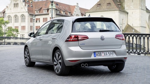 Autotest Volkswagen Golf GTE, de eerste Golf plug-in hybride. In Nederland voor zakelijk rijders met 7% bijtelling vanaf 119 euro per maand.