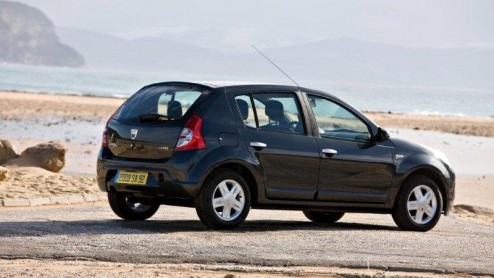 Per direct is het Dacia Sandero gamma uitgebreid met een 1.2 benzinemotor. Daardoor start de prijslijst nu 500 euro lager, en wel bij 7.995 euro.