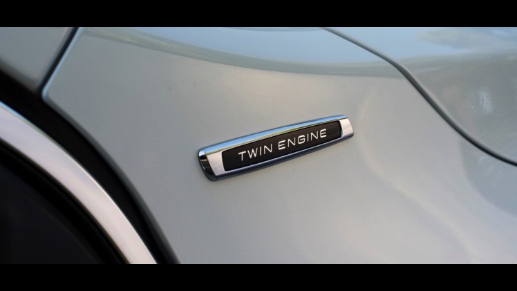 Autotest Volvo V60 D5 Twin Engine, de plug-in hybride met in 2016 nog vijf jaar lang 15% bijtelling. Wat heeft de Zweedse Estate te bieden voor de lease? Wij stappen in.