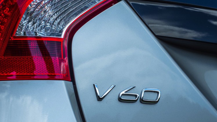 Autotest Volvo V60 D5 Twin Engine, de plug-in hybride met in 2016 nog vijf jaar lang 15% bijtelling. Wat heeft de Zweedse Estate te bieden voor de lease? Wij stappen in.