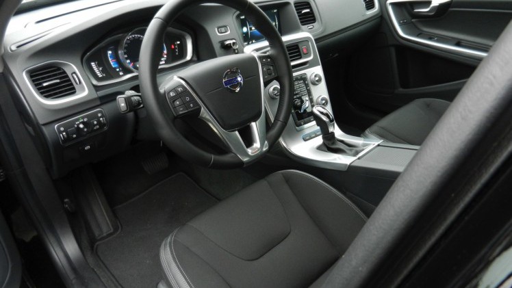 Autotest Volvo V60 D5 Twin Engine, de plug-in hybride met in 2016 nog vijf jaar lang 15% bijtelling. Wat heeft de Zweedse Estate te bieden voor de lease? Wij stappen in.