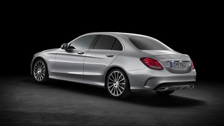 Wel de looks maar niet het vermogen. Dat is de kern van de Mercedes C-Klasse AMG Sport Editions met AMG Line en nog meer luxe.