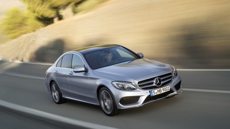 Wel de looks maar niet het vermogen. Dat is de kern van de Mercedes C-Klasse AMG Sport Editions met AMG Line en nog meer luxe.