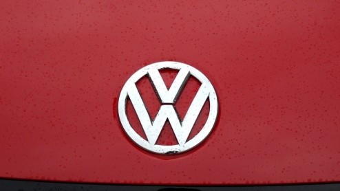 Wie de Golf wat te gewoontjes vindt en zijn of haar wilde haren nog niet verloren is, kan bij Volkswagen voortaan weer de Scirocco bestellen. D hit uit vroeger jaren is namelijk weer tot leven gewekt