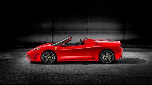 Ferrari heeft de nieuwe Scuderia Spider 16M onthuld tijdens de World Finals in Mugello om de recente overwinning in het Formula 1 Constructors World Championship 2008 te vieren en belooft het neusje