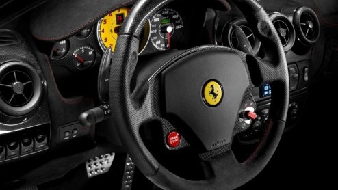Ferrari heeft de nieuwe Scuderia Spider 16M onthuld tijdens de World Finals in Mugello om de recente overwinning in het Formula 1 Constructors World Championship 2008 te vieren en belooft het neusje