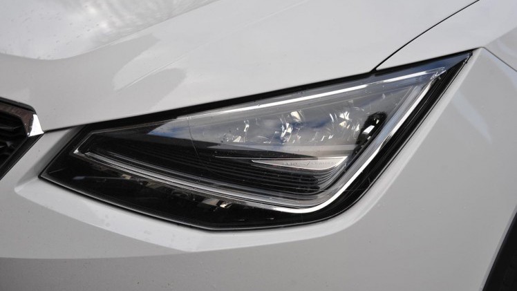 Seat plaatst zich met de Arona in het compacte SUV-segment. De auto deelt veel elementen met de nieuwe Ibiza.