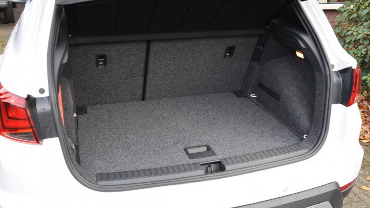 Seat plaatst zich met de Arona in het compacte SUV-segment. De auto deelt veel elementen met de nieuwe Ibiza.