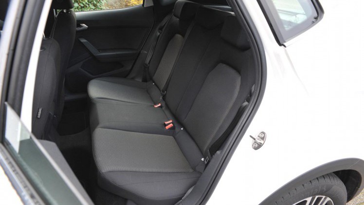 Seat plaatst zich met de Arona in het compacte SUV-segment. De auto deelt veel elementen met de nieuwe Ibiza.