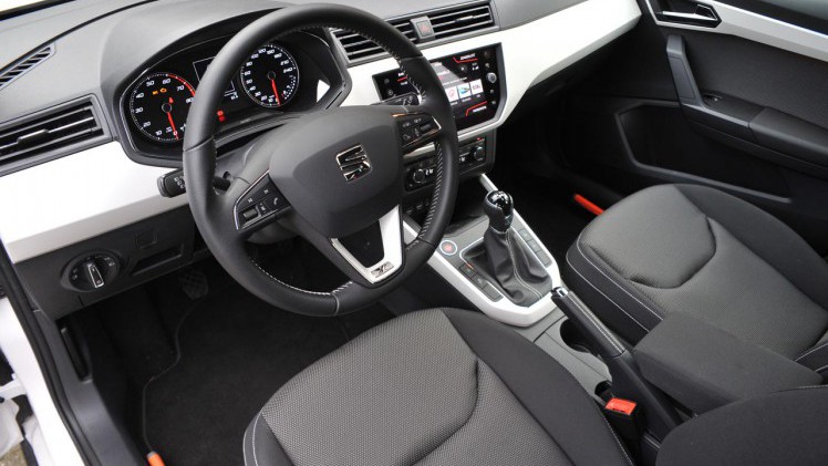 Seat plaatst zich met de Arona in het compacte SUV-segment. De auto deelt veel elementen met de nieuwe Ibiza.