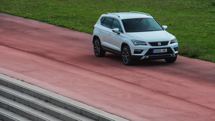 Autotest nieuwe Seat Ateca, de eerste SUV van Seat waarmee de Tiguan, Kuga, Kadjar en anderen een flinke kluif aan krijgen. We rijden met de 1.4 TSI 150 pk.