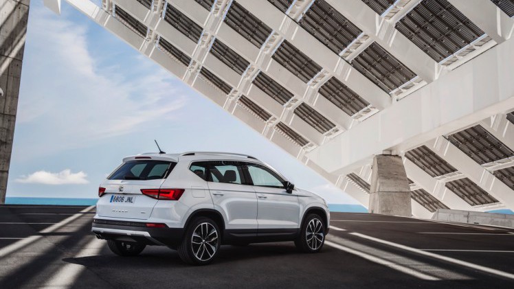 Autotest nieuwe Seat Ateca, de eerste SUV van Seat waarmee de Tiguan, Kuga, Kadjar en anderen een flinke kluif aan krijgen. We rijden met de 1.4 TSI 150 pk.