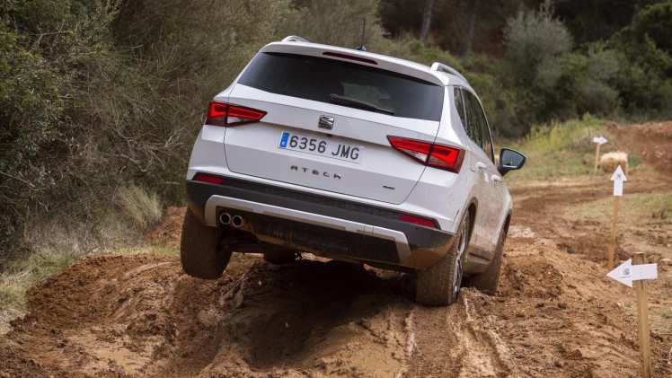 Eerste prijzen Seat Ateca SUV bekend. De nieuwe SUV van het merk komt in september naar Nederland met drie- en viercilinder motoren. We zetten alle uitvoeringen op een rij.