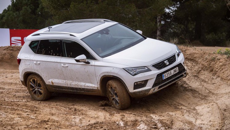 Eerste prijzen Seat Ateca SUV bekend. De nieuwe SUV van het merk komt in september naar Nederland met drie- en viercilinder motoren. We zetten alle uitvoeringen op een rij.