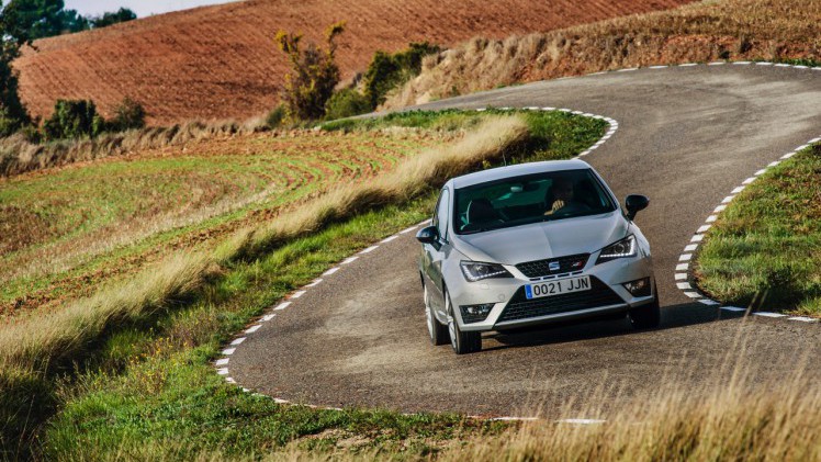 Autotest nieuwe Seat Ibiza Cupra 1.8 TSI. De Facelift van de Ibiza Cupra bezorgt Seat een leuke hot hatch met de beste pret-/prijs verhouding!