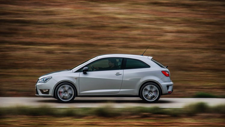Autotest nieuwe Seat Ibiza Cupra 1.8 TSI. De Facelift van de Ibiza Cupra bezorgt Seat een leuke hot hatch met de beste pret-/prijs verhouding!