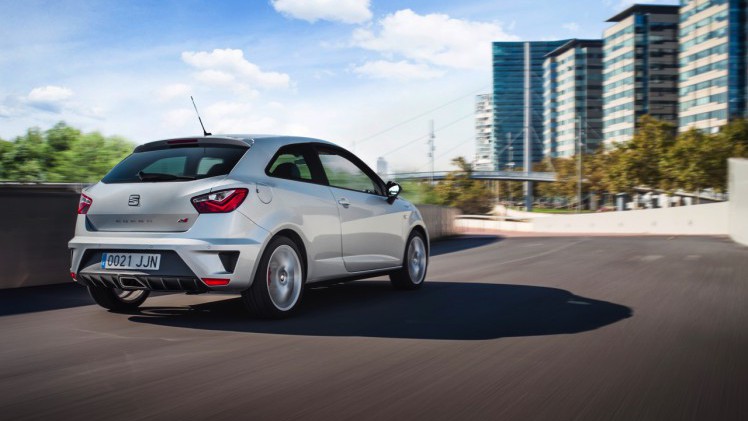 Autotest nieuwe Seat Ibiza Cupra 1.8 TSI. De Facelift van de Ibiza Cupra bezorgt Seat een leuke hot hatch met de beste pret-/prijs verhouding!