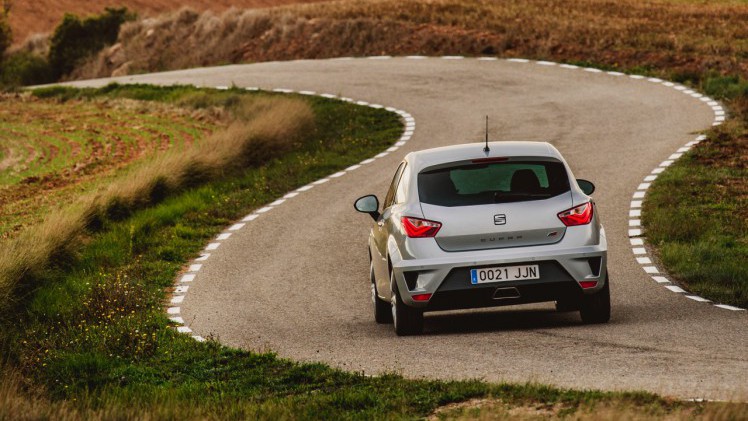Autotest nieuwe Seat Ibiza Cupra 1.8 TSI. De Facelift van de Ibiza Cupra bezorgt Seat een leuke hot hatch met de beste pret-/prijs verhouding!