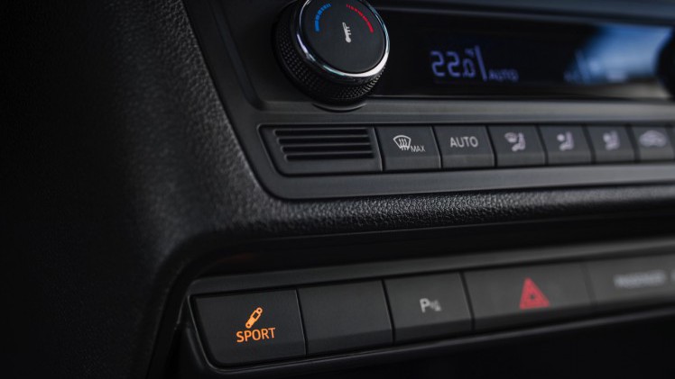 Autotest nieuwe Seat Ibiza Cupra 1.8 TSI. De Facelift van de Ibiza Cupra bezorgt Seat een leuke hot hatch met de beste pret-/prijs verhouding!