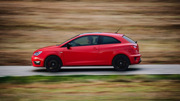 Autotest nieuwe Seat Ibiza Cupra 1.8 TSI. De Facelift van de Ibiza Cupra bezorgt Seat een leuke hot hatch met de beste pret-/prijs verhouding!