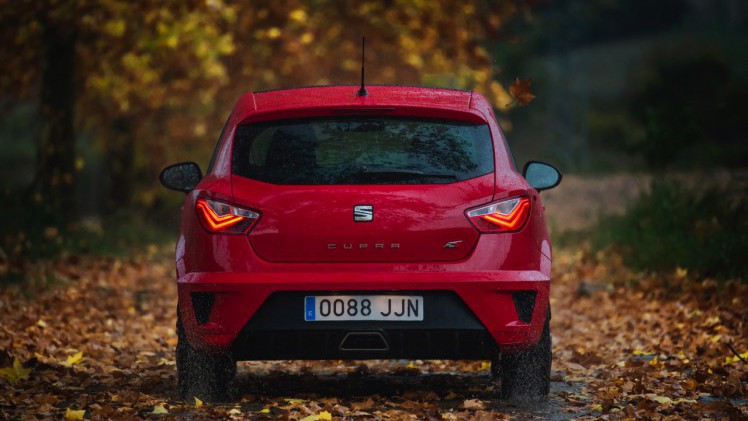 Autotest nieuwe Seat Ibiza Cupra 1.8 TSI. De Facelift van de Ibiza Cupra bezorgt Seat een leuke hot hatch met de beste pret-/prijs verhouding!