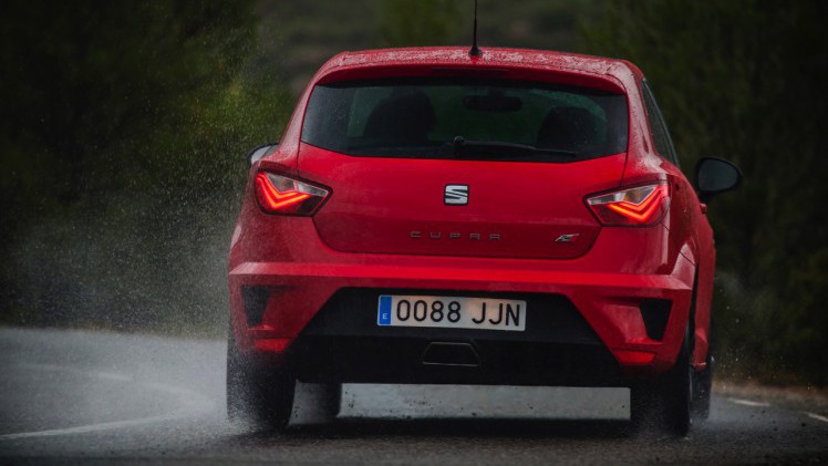 Autotest nieuwe Seat Ibiza Cupra 1.8 TSI. De Facelift van de Ibiza Cupra bezorgt Seat een leuke hot hatch met de beste pret-/prijs verhouding!