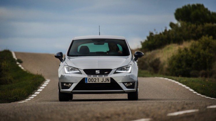Autotest nieuwe Seat Ibiza Cupra 1.8 TSI. De Facelift van de Ibiza Cupra bezorgt Seat een leuke hot hatch met de beste pret-/prijs verhouding!