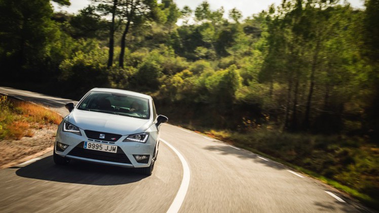 Autotest nieuwe Seat Ibiza Cupra 1.8 TSI. De Facelift van de Ibiza Cupra bezorgt Seat een leuke hot hatch met de beste pret-/prijs verhouding!