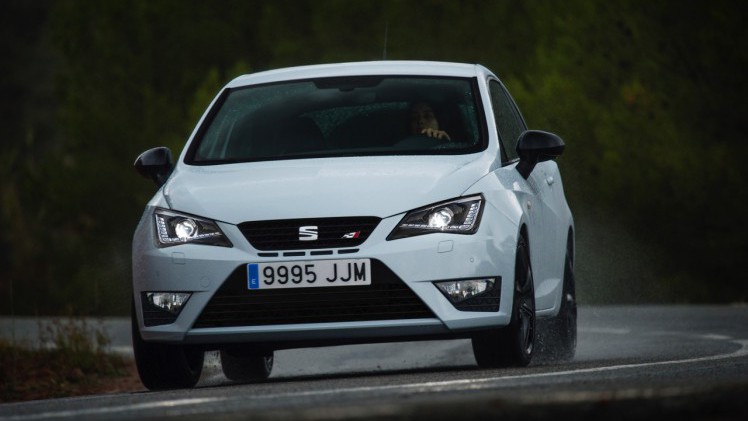 Autotest nieuwe Seat Ibiza Cupra 1.8 TSI. De Facelift van de Ibiza Cupra bezorgt Seat een leuke hot hatch met de beste pret-/prijs verhouding!