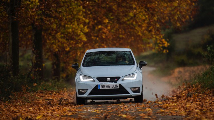 Autotest nieuwe Seat Ibiza Cupra 1.8 TSI. De Facelift van de Ibiza Cupra bezorgt Seat een leuke hot hatch met de beste pret-/prijs verhouding!