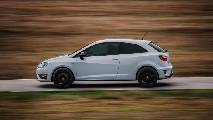 Autotest nieuwe Seat Ibiza Cupra 1.8 TSI. De Facelift van de Ibiza Cupra bezorgt Seat een leuke hot hatch met de beste pret-/prijs verhouding!