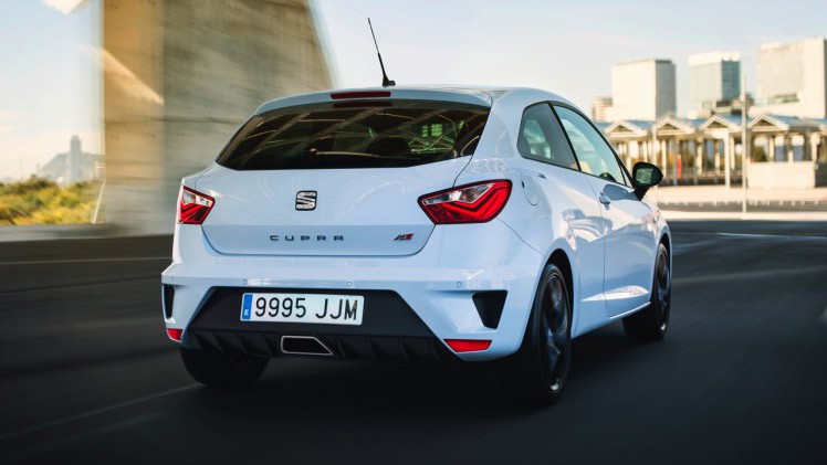 Autotest nieuwe Seat Ibiza Cupra 1.8 TSI. De Facelift van de Ibiza Cupra bezorgt Seat een leuke hot hatch met de beste pret-/prijs verhouding!
