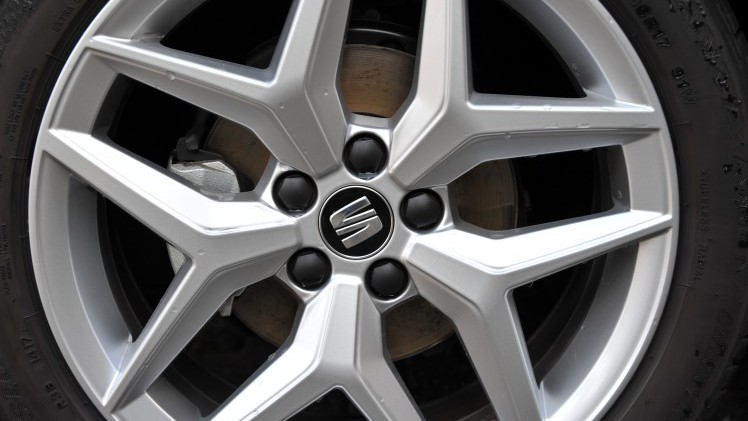 Seat concentreert zich met de nieuwe Ibiza vooral op de 1 liter motor, in de meeste gevallen met turbo. De sportief getinte FR-uitvoering brengt het model precies daar waar het hoort.
