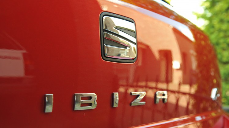 Seat concentreert zich met de nieuwe Ibiza vooral op de 1 liter motor, in de meeste gevallen met turbo. De sportief getinte FR-uitvoering brengt het model precies daar waar het hoort.