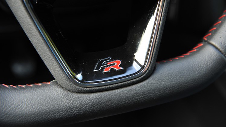 Seat concentreert zich met de nieuwe Ibiza vooral op de 1 liter motor, in de meeste gevallen met turbo. De sportief getinte FR-uitvoering brengt het model precies daar waar het hoort.