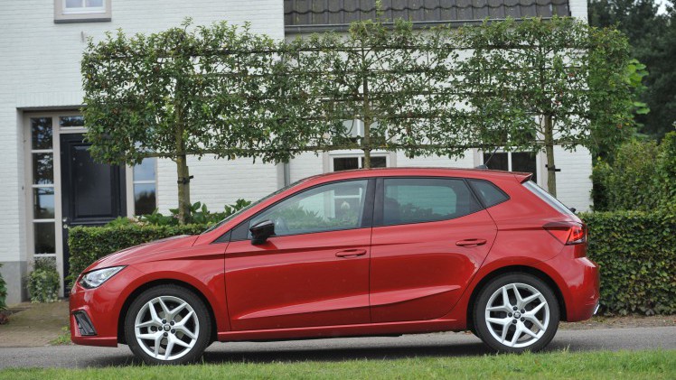Seat concentreert zich met de nieuwe Ibiza vooral op de 1 liter motor, in de meeste gevallen met turbo. De sportief getinte FR-uitvoering brengt het model precies daar waar het hoort.