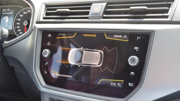 Seat zet eind juni de nieuwe generatie Ibiza in de showroom. De auto staat op een nieuw platform en is aanzienlijk groter geworden. AutoVandaag deed een rijtest.