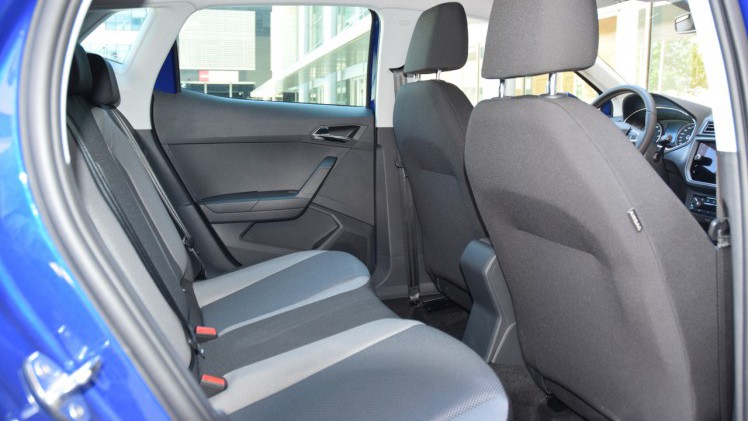Seat zet eind juni de nieuwe generatie Ibiza in de showroom. De auto staat op een nieuw platform en is aanzienlijk groter geworden. AutoVandaag deed een rijtest.