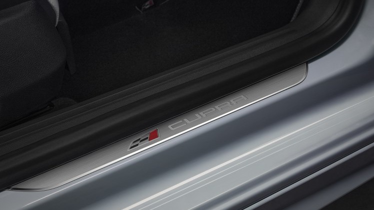 Seat stopt alles van de Leon Cupra nu ook in de stationversie, de Leon ST. Dat betekent 280 pk uit een 2,0 liter turbomotor, een sperdifferentieel en een 0-100 km/h sprint in 6,0 seconden.