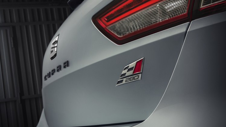 Seat stopt alles van de Leon Cupra nu ook in de stationversie, de Leon ST. Dat betekent 280 pk uit een 2,0 liter turbomotor, een sperdifferentieel en een 0-100 km/h sprint in 6,0 seconden.