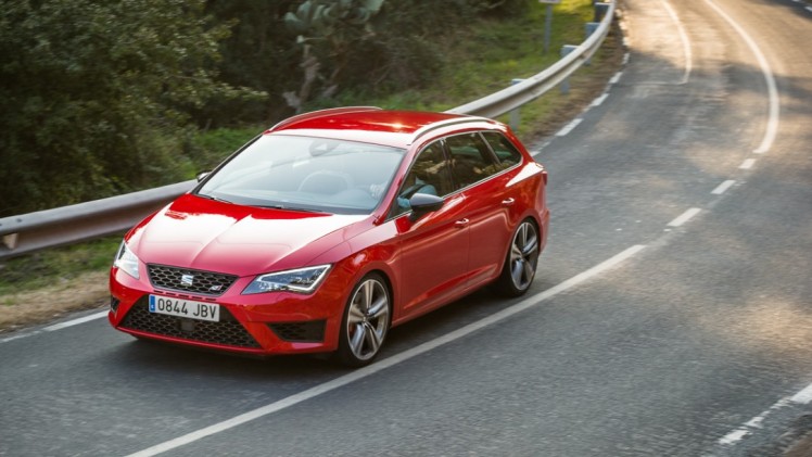 In deze autotest rijden we met de Seat Leon ST Cupra 280 van Circuit Zandvoort naar de Ramblas in Spanje. De rappe stationwagon leent zich voor spoedklussen!