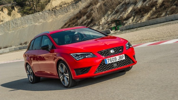 In deze autotest rijden we met de Seat Leon ST Cupra 280 van Circuit Zandvoort naar de Ramblas in Spanje. De rappe stationwagon leent zich voor spoedklussen!