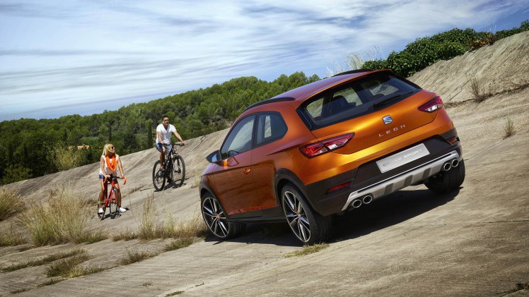 Seat Leon Cupra als hoogpotige crossover naar IAA odner de naam Leon Cross Sport Show Car.
