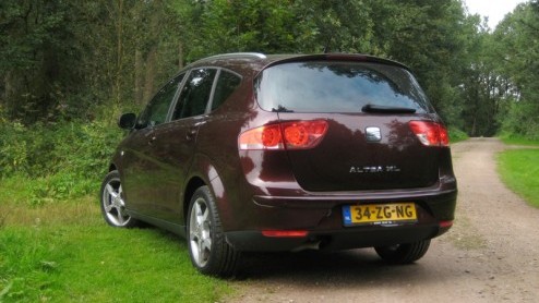 Je gaat er op uit naar de Ardennen en neemt mee; vijf personen, de nodige bagage, en een goed humeur. Met welk vervoersmiddel bereiken we een beetje snel en opgetogen onze bestemming? De Seat Altea XL