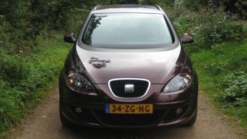 Je gaat er op uit naar de Ardennen en neemt mee; vijf personen, de nodige bagage, en een goed humeur. Met welk vervoersmiddel bereiken we een beetje snel en opgetogen onze bestemming? De Seat Altea XL