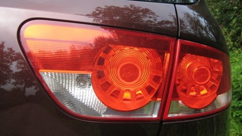 Je gaat er op uit naar de Ardennen en neemt mee; vijf personen, de nodige bagage, en een goed humeur. Met welk vervoersmiddel bereiken we een beetje snel en opgetogen onze bestemming? De Seat Altea XL