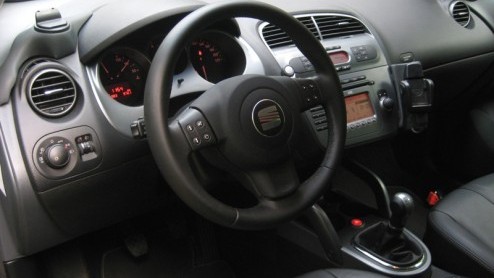 Je gaat er op uit naar de Ardennen en neemt mee; vijf personen, de nodige bagage, en een goed humeur. Met welk vervoersmiddel bereiken we een beetje snel en opgetogen onze bestemming? De Seat Altea XL