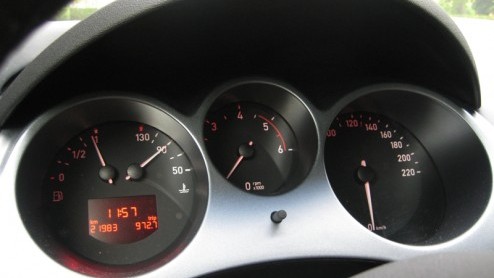 Je gaat er op uit naar de Ardennen en neemt mee; vijf personen, de nodige bagage, en een goed humeur. Met welk vervoersmiddel bereiken we een beetje snel en opgetogen onze bestemming? De Seat Altea XL