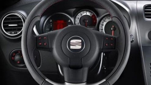 Eindelijk zijn er fotos verschenen van de Leon Cupra. Tegelijkertijd maakt Seat ook wat meer informatie bekend over de Cupra.