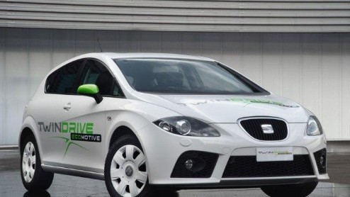 Seat heeft met de Leon Ecomotive al een zuinige Spanjaard in handen, maar met de elektrisch aangedreven Seat Leon Twin Drive Ecomotive gaat het merk nog een flinke stap verder. De productieversie staa